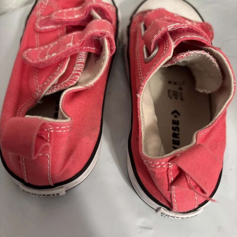 All Start Converse ,pink Size Size9-kids